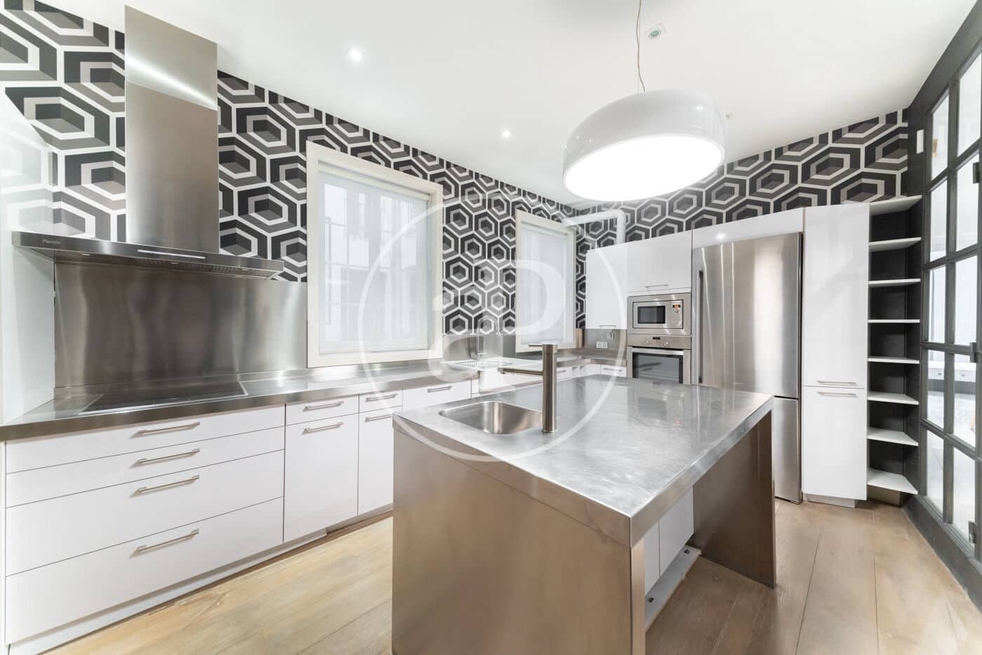 3 quarto Apartamento para arrendar em Madrid cidade - 4 600 € (Ref: 9843411)