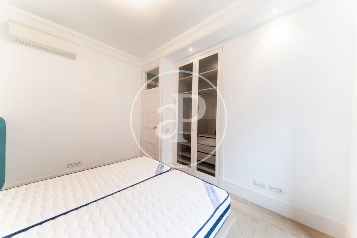 3 quarto Apartamento para arrendar em Madrid cidade - 4 600 € (Ref: 9843411)