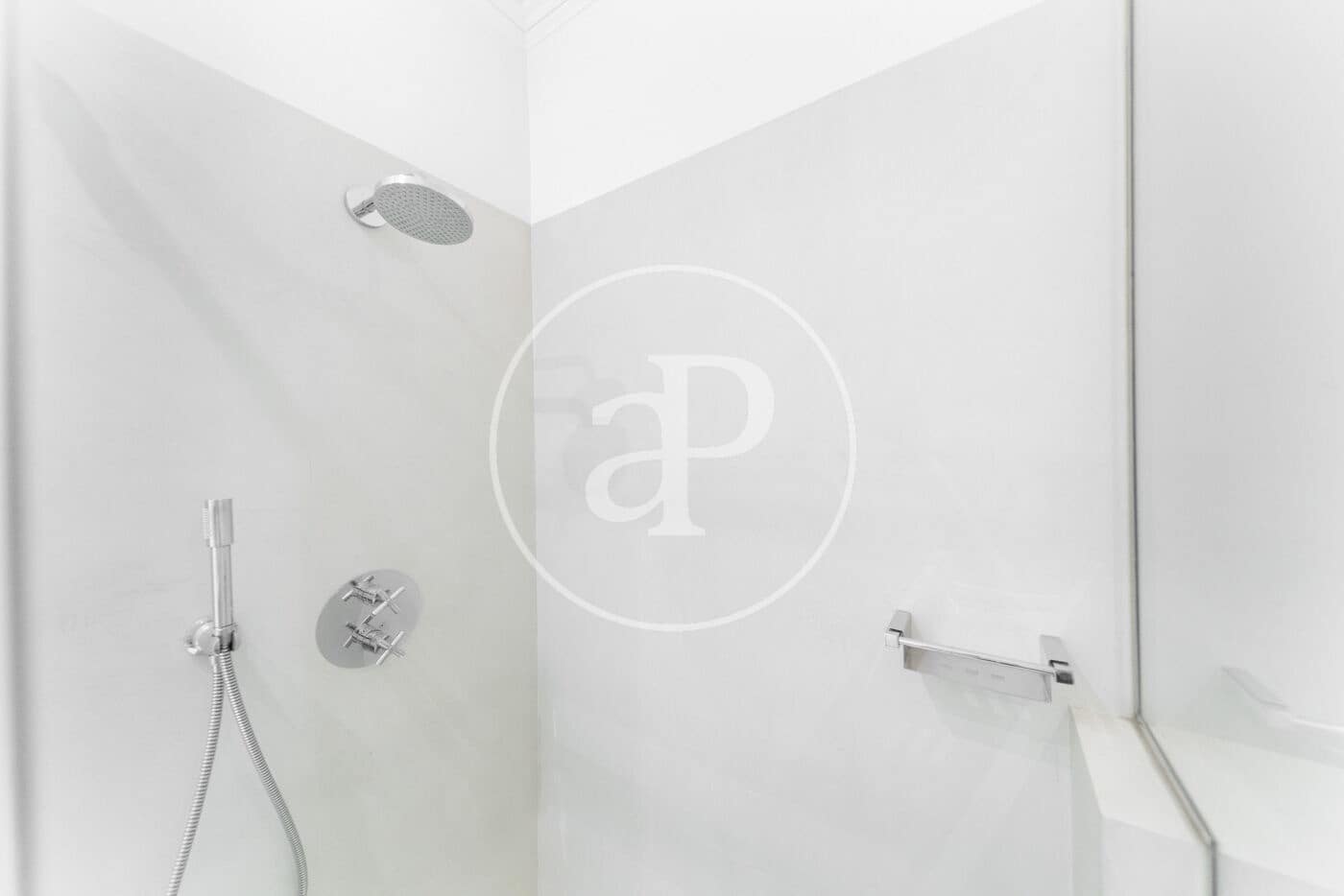 3 quarto Apartamento para arrendar em Madrid cidade - 4 600 € (Ref: 9843411)