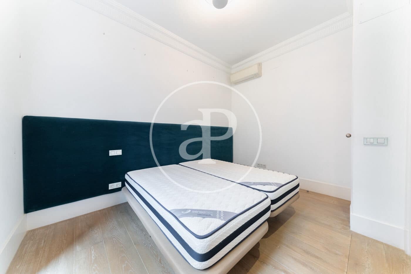 3 quarto Apartamento para arrendar em Madrid cidade - 4 600 € (Ref: 9843411)