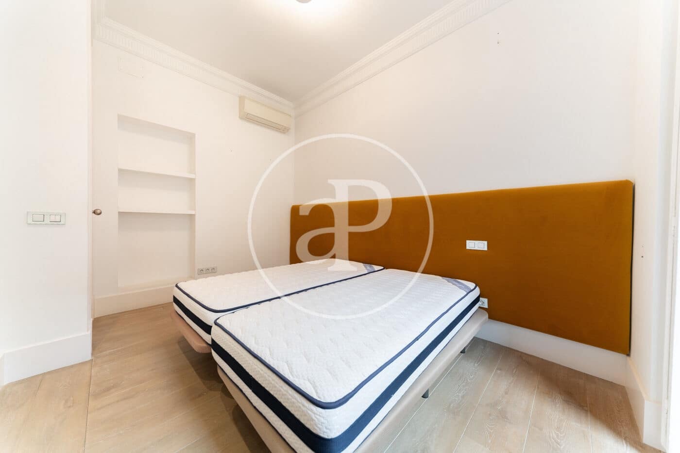 3 quarto Apartamento para arrendar em Madrid cidade - 4 600 € (Ref: 9843411)