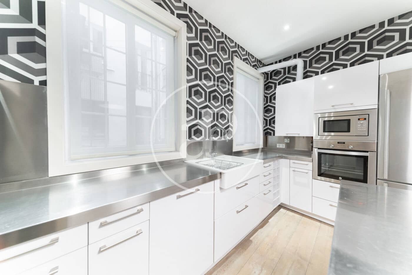3 quarto Apartamento para arrendar em Madrid cidade - 4 600 € (Ref: 9843411)