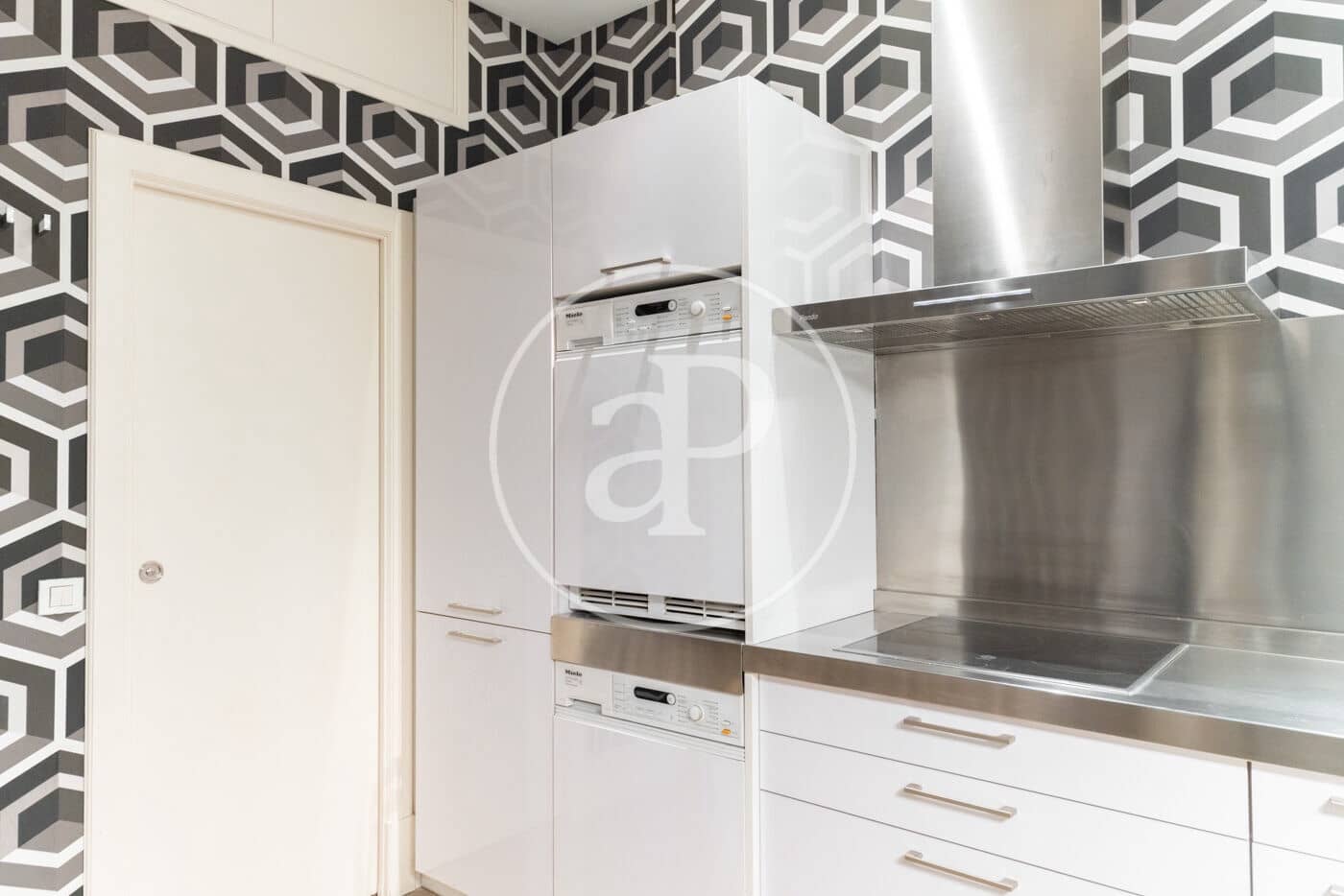 3 quarto Apartamento para arrendar em Madrid cidade - 4 600 € (Ref: 9843411)