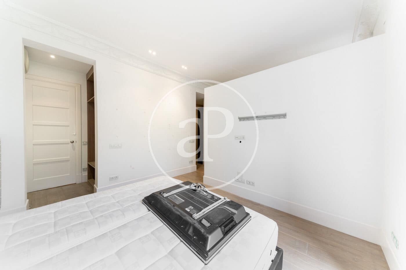 3 quarto Apartamento para arrendar em Madrid cidade - 4 600 € (Ref: 9843411)
