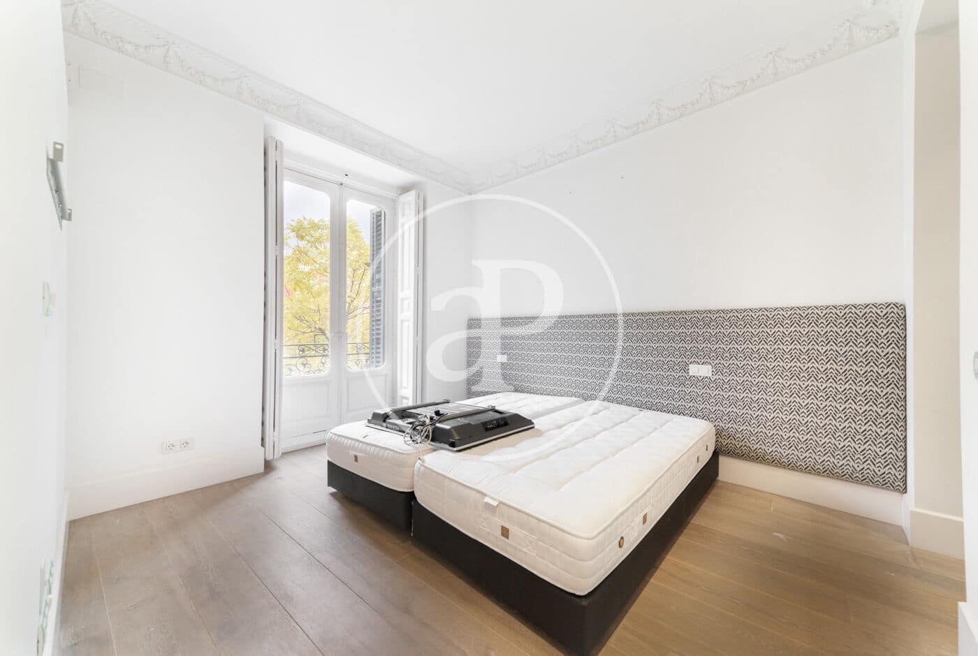 3 quarto Apartamento para arrendar em Madrid cidade - 4 600 € (Ref: 9843411)