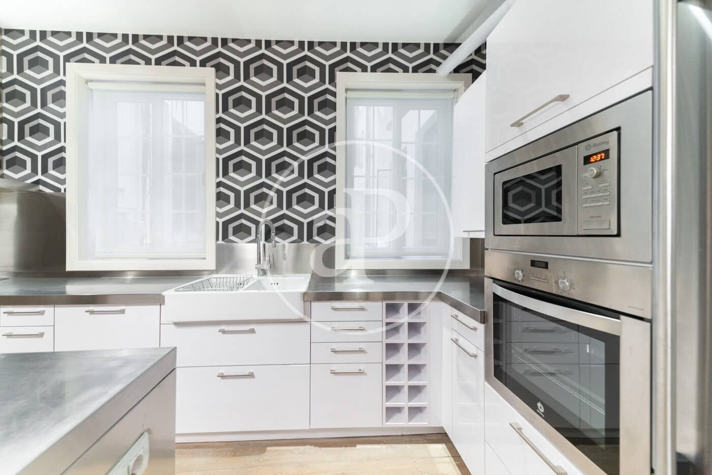 3 quarto Apartamento para arrendar em Madrid cidade - 4 600 € (Ref: 9843411)