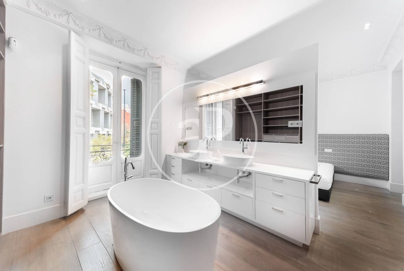 3 quarto Apartamento para arrendar em Madrid cidade - 4 600 € (Ref: 9843411)