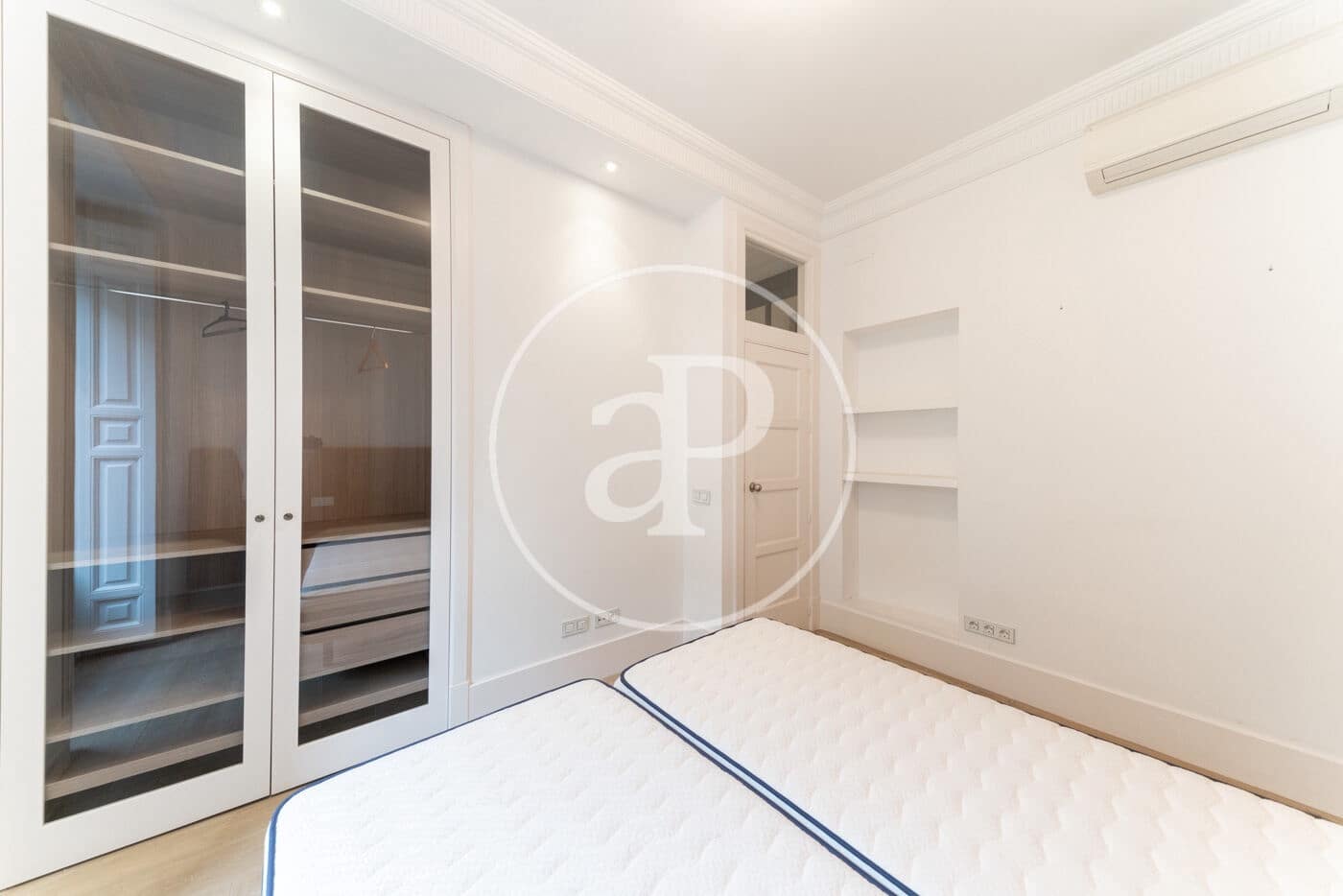 3 quarto Apartamento para arrendar em Madrid cidade - 4 600 € (Ref: 9843411)