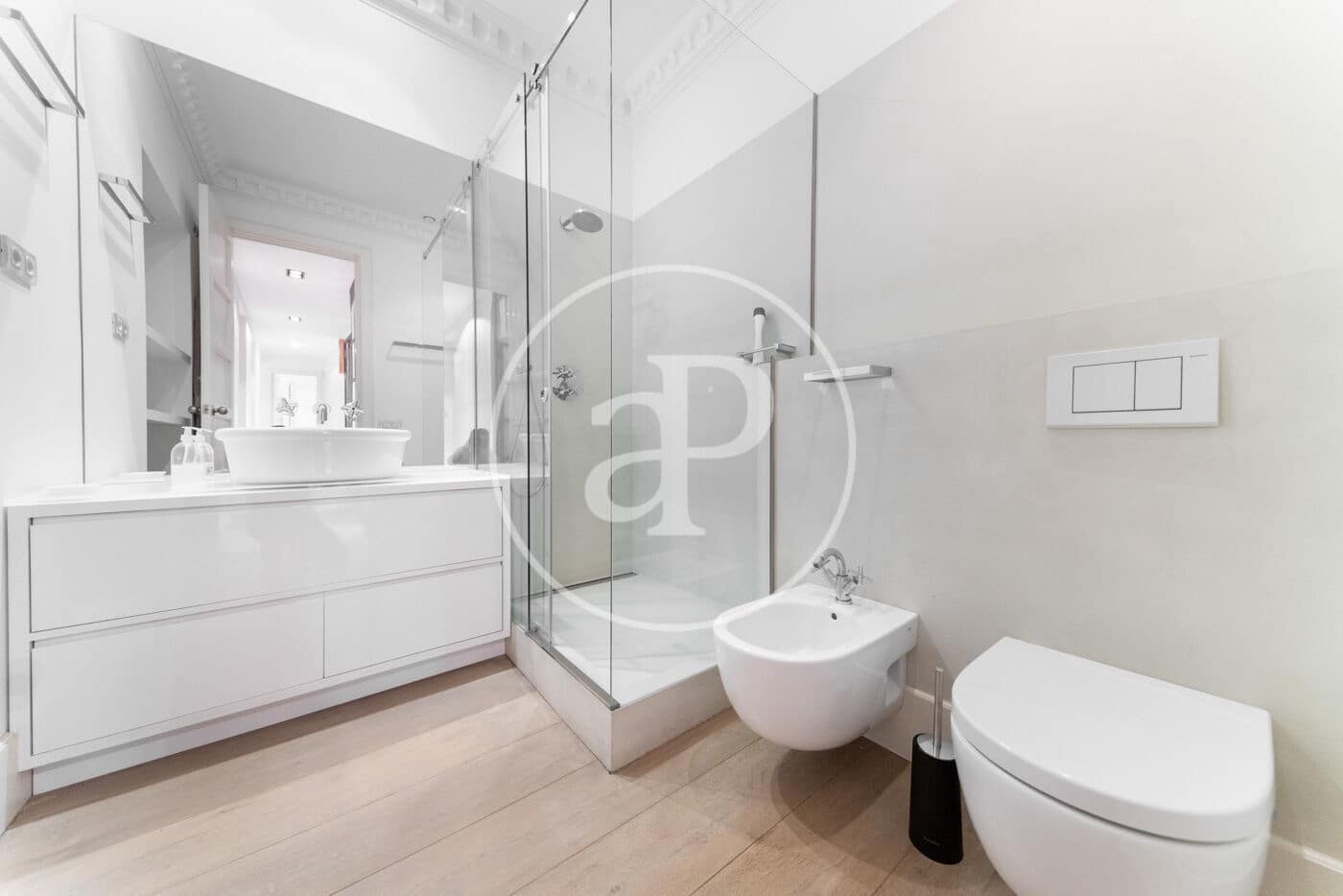 3 quarto Apartamento para arrendar em Madrid cidade - 4 600 € (Ref: 9843411)