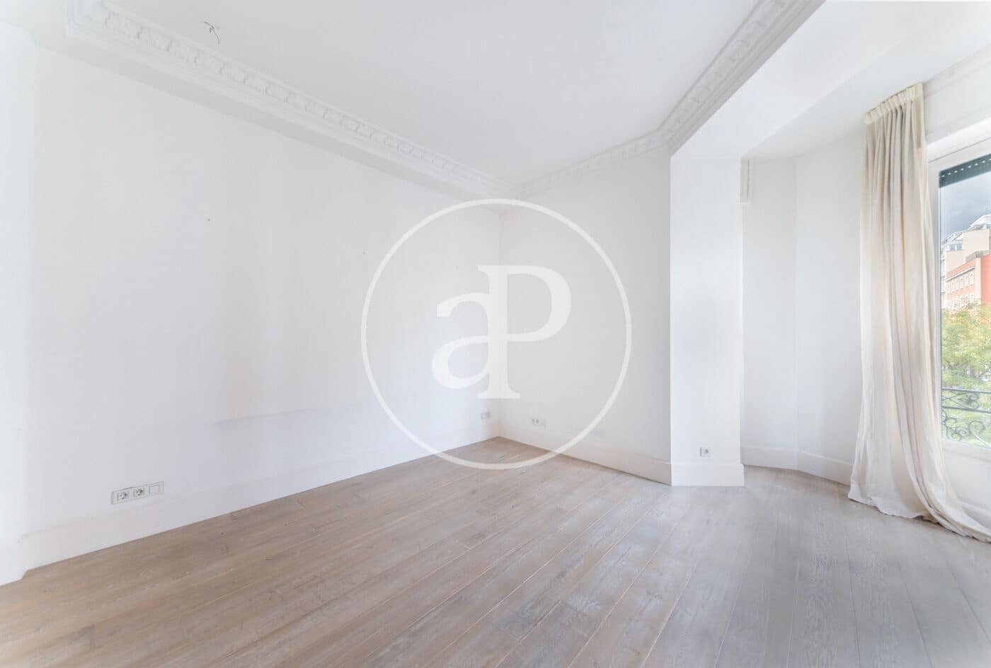 3 quarto Apartamento para arrendar em Madrid cidade - 4 600 € (Ref: 9843411)