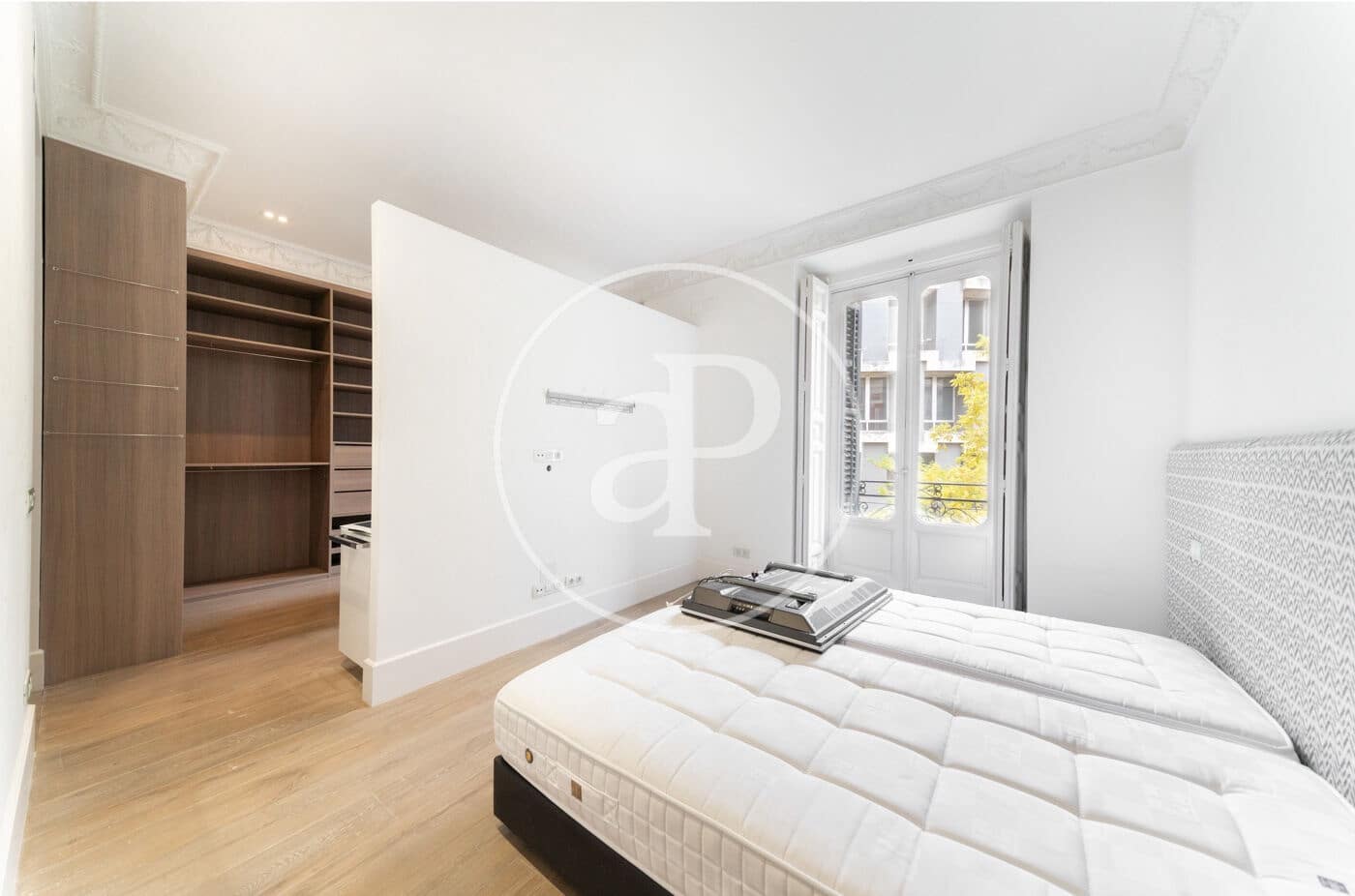 3 quarto Apartamento para arrendar em Madrid cidade - 4 600 € (Ref: 9843411)