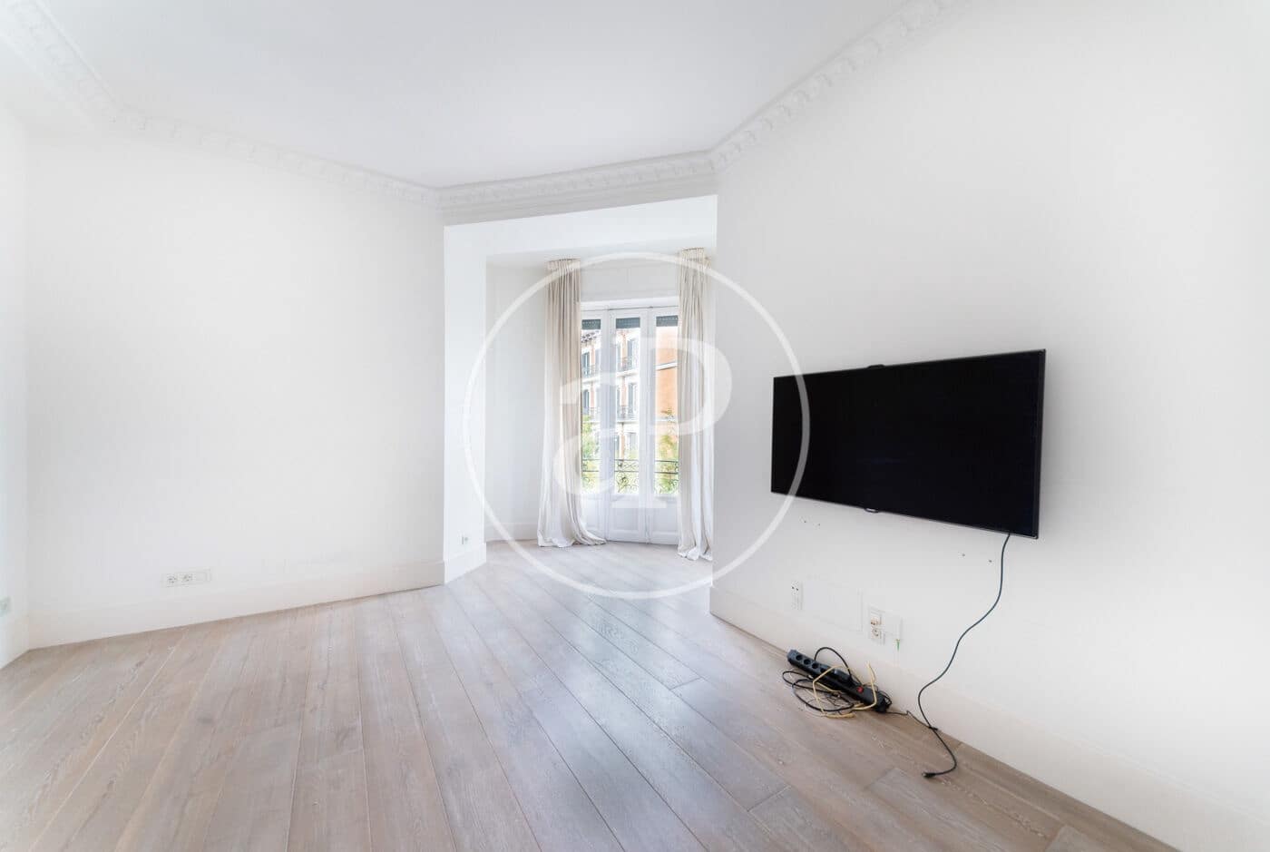 3 quarto Apartamento para arrendar em Madrid cidade - 4 600 € (Ref: 9843411)