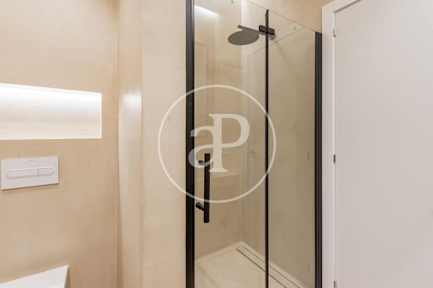 2 bedroom Apartment for sale in Madrid city - € 1,299,000 (Ref: 9843412)
