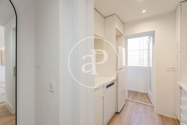 2 soveværelse Lejlighed til leje i Hispanoamérica, Madrid by med swimmingpool garage - € 1.850 (Ref: 9849396)