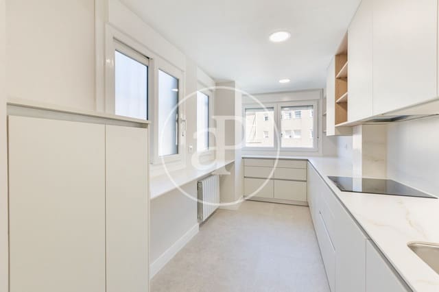 3 soveværelse Lejlighed til leje i Nueva España, Madrid by med swimmingpool garage - € 2.700 (Ref: 9851768)