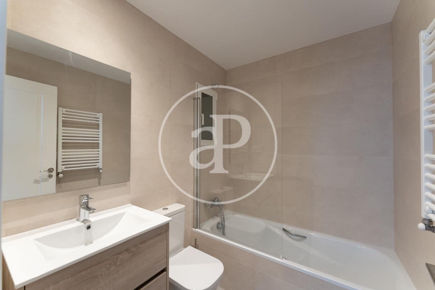2 soveværelse Lejlighed til leje i Madrid by - € 2.300 (Ref: 9851769)