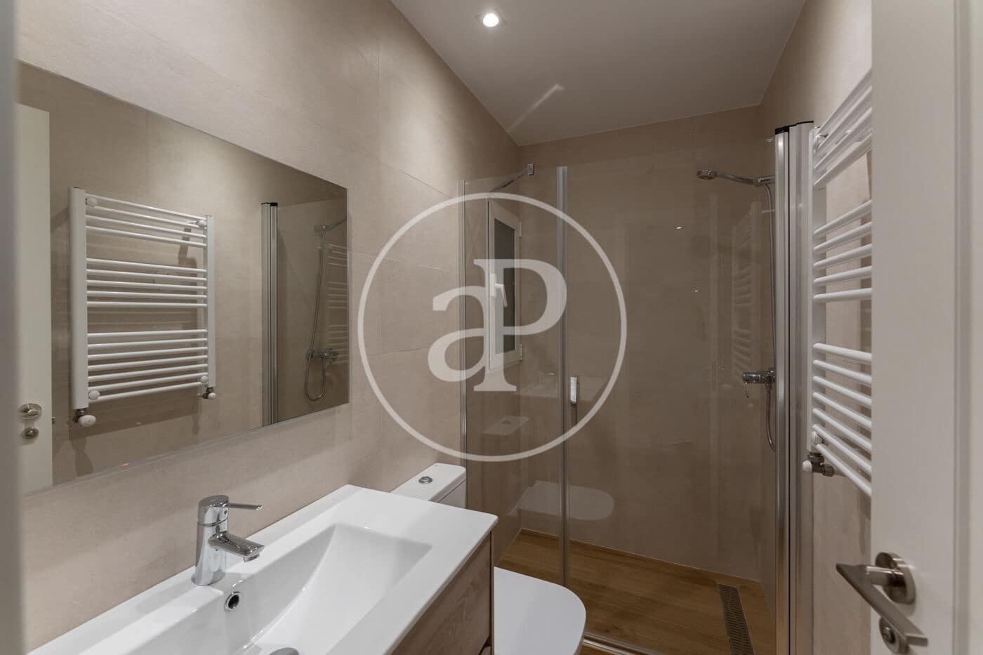2 soveværelse Lejlighed til leje i Madrid by - € 2.300 (Ref: 9851769)