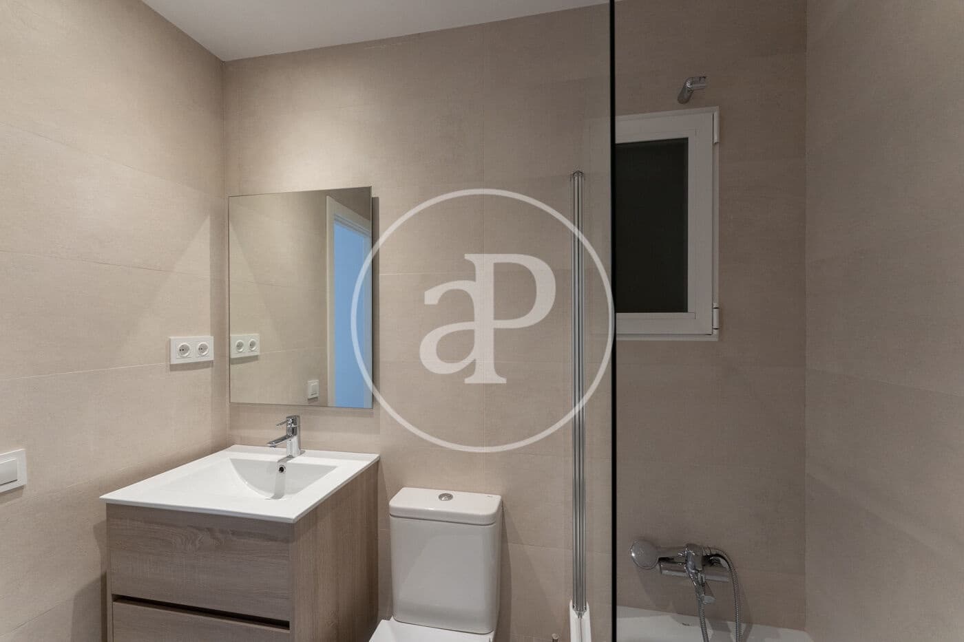 2 soveværelse Lejlighed til leje i Madrid by - € 2.300 (Ref: 9851769)