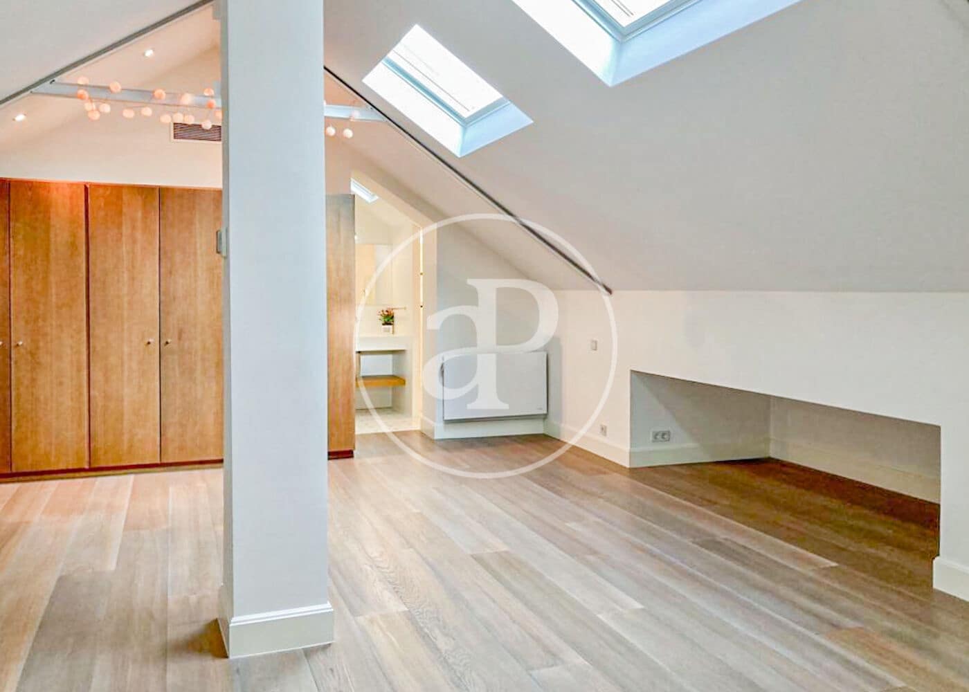 4 soveværelse Villa til leje i Madrid by med swimmingpool garage - € 7.900 (Ref: 9851771)