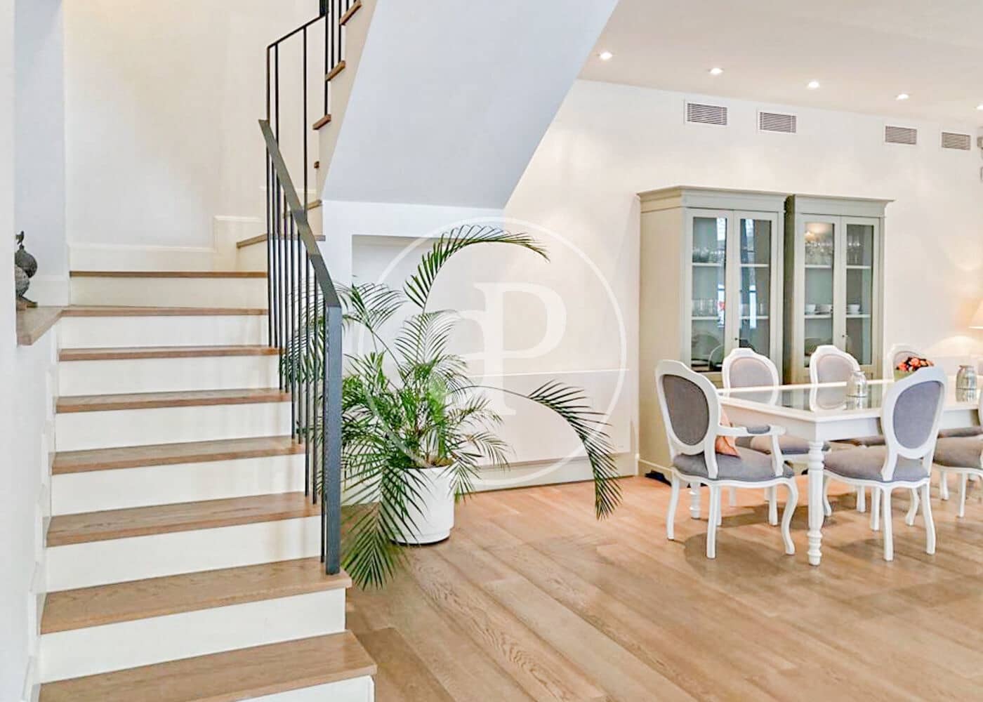 4 soveværelse Villa til leje i Madrid by med swimmingpool garage - € 7.900 (Ref: 9851771)