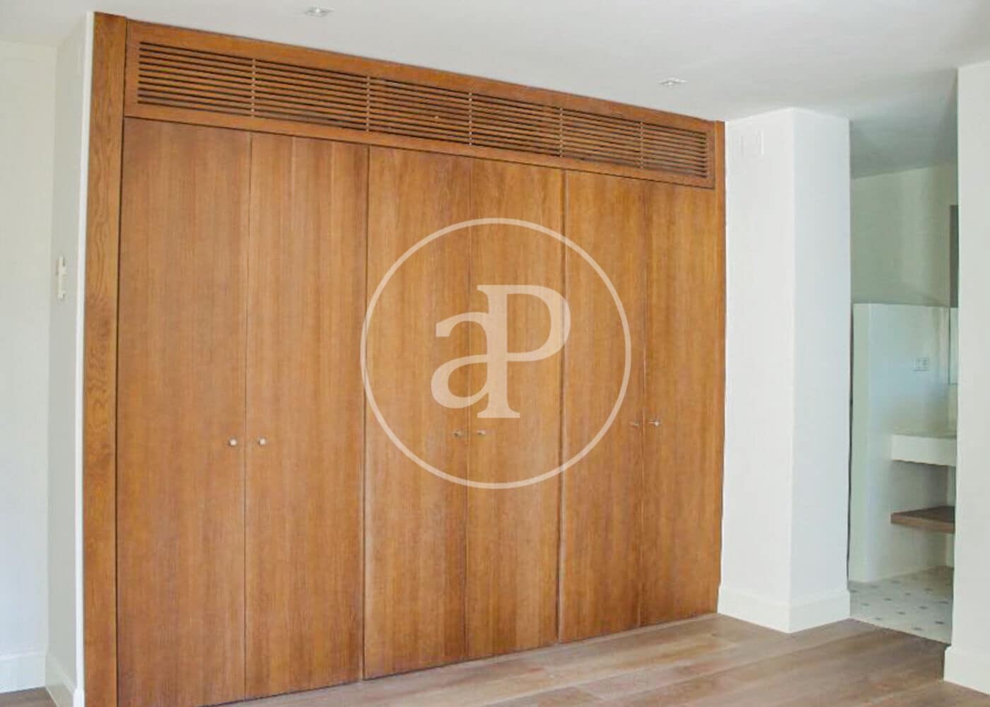 4 soveværelse Villa til leje i Madrid by med swimmingpool garage - € 7.900 (Ref: 9851771)