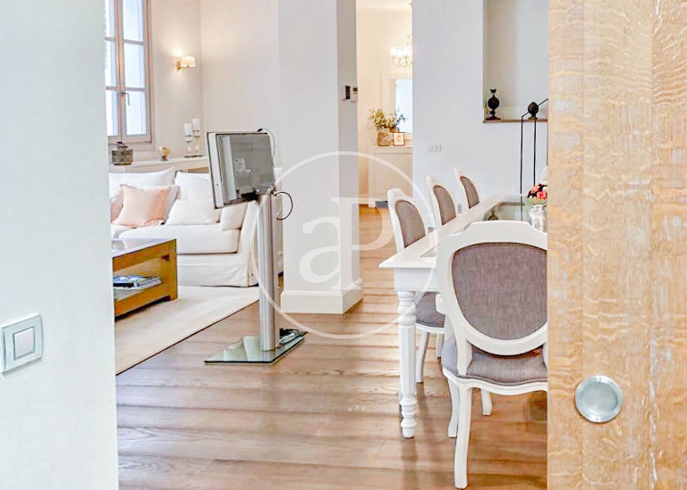 4 soveværelse Villa til leje i Madrid by med swimmingpool garage - € 7.900 (Ref: 9851771)