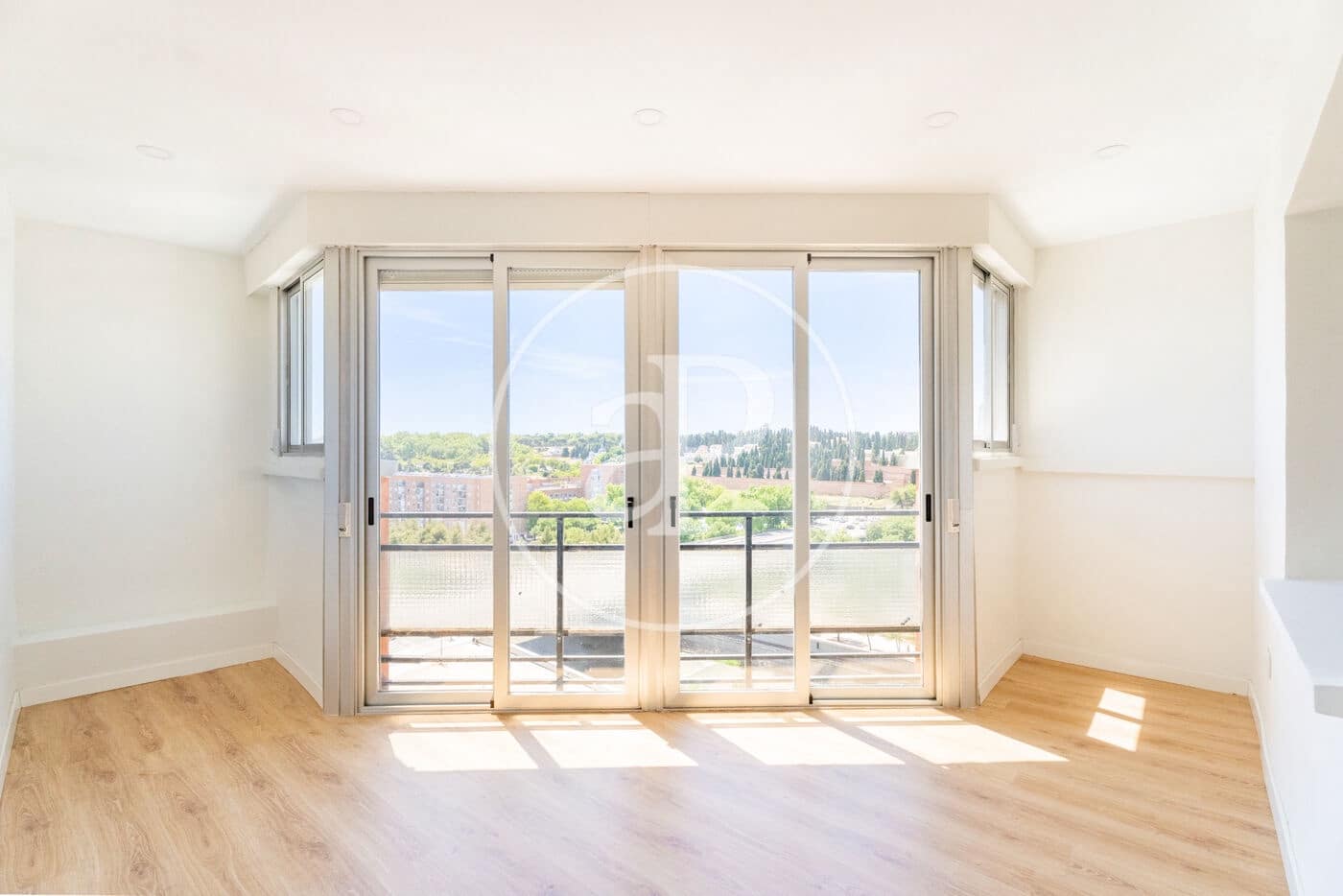 1 slaapkamer Penthouse te koop in Madrid stad - € 400.000 (Ref: 9851772)