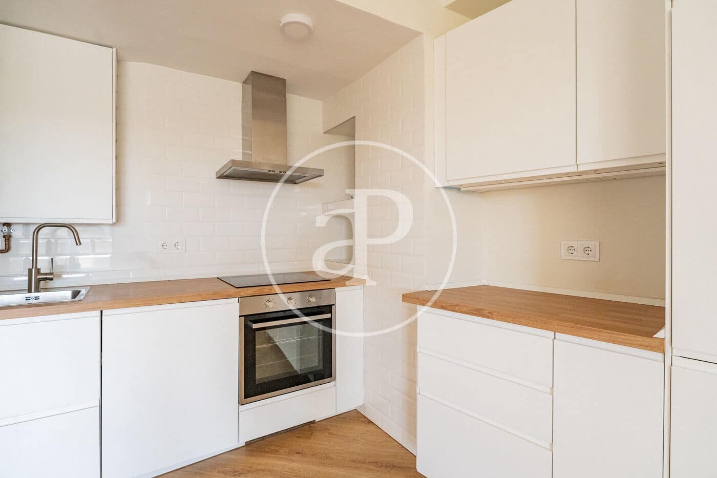 1 slaapkamer Penthouse te koop in Madrid stad - € 400.000 (Ref: 9851772)