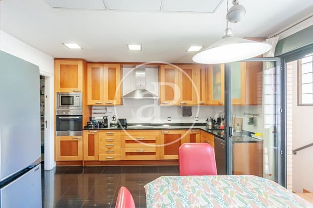 6 sypialnia Willa na sprzedaż w Aravaca, Miasto Madryt z basenem - 1 975 000 € (Ref: 9855475)