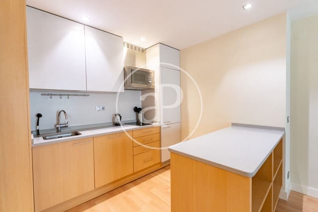 2 soverom Leilighet til leie i Jerónimos, Madrid by med garasje - € 1 800 (Ref: 9860112)