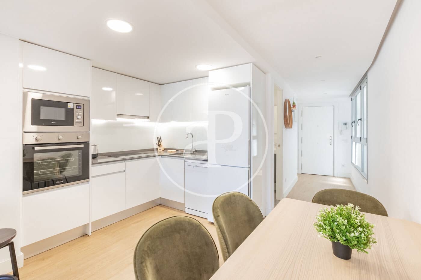 2 soveværelse Lejlighed til leje i Madrid by - € 2.550 (Ref: 9860113)