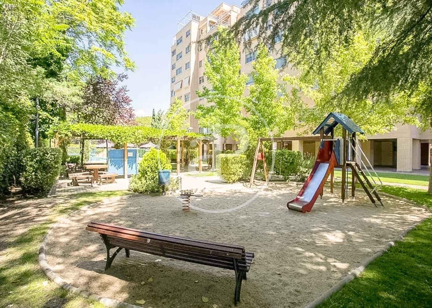 3 soveværelse Lejlighed til salg i Madrid by med swimmingpool - € 768.000 (Ref: 9861878)