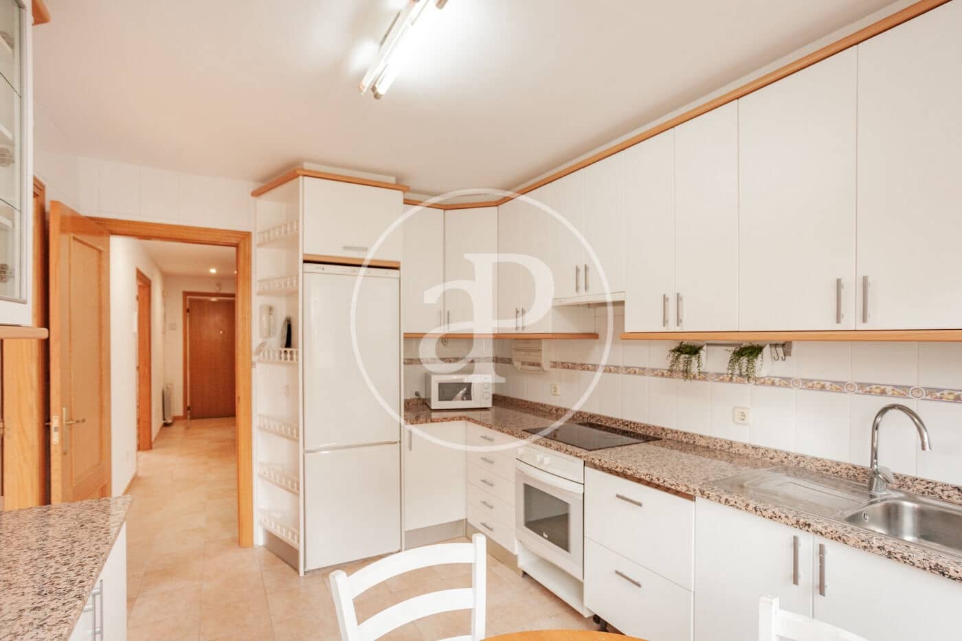 5 bedroom Villa for rent in Madrid city with garage - € 2,800 (Ref: 9861879)