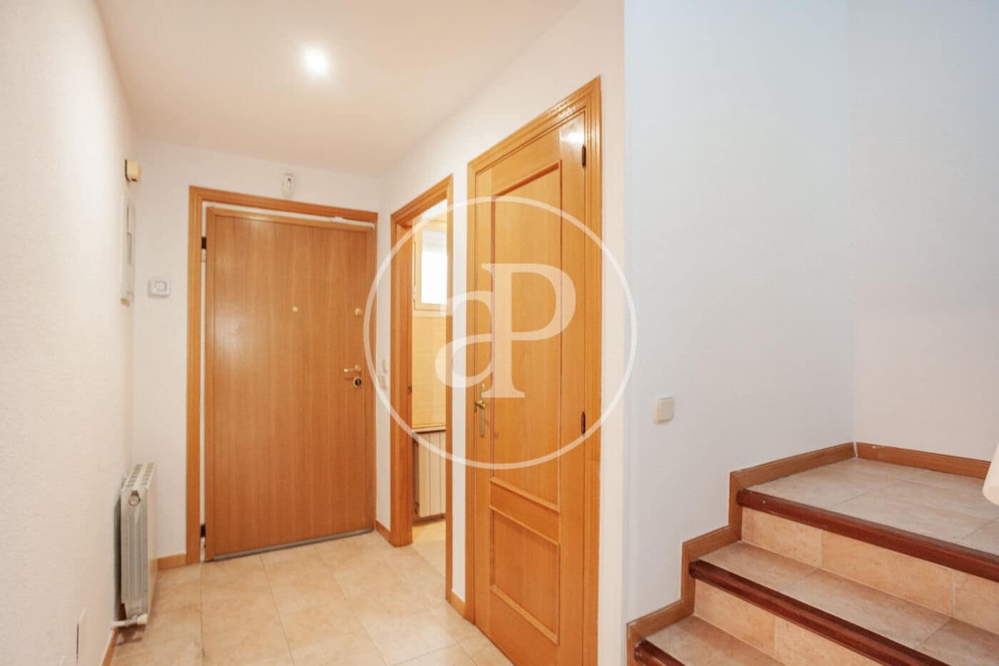 5 bedroom Villa for rent in Madrid city with garage - € 2,800 (Ref: 9861879)