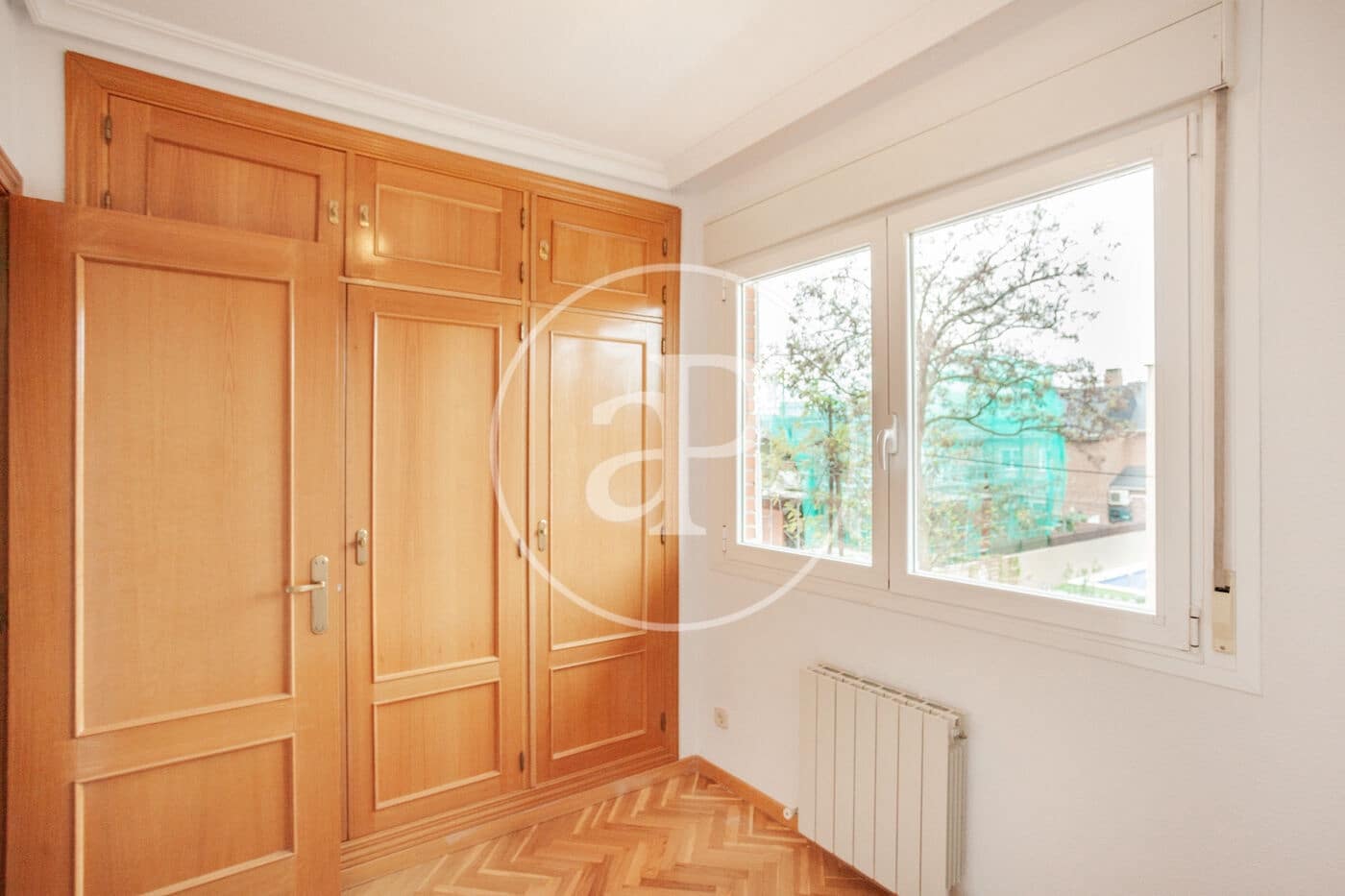 5 bedroom Villa for rent in Madrid city with garage - € 2,800 (Ref: 9861879)