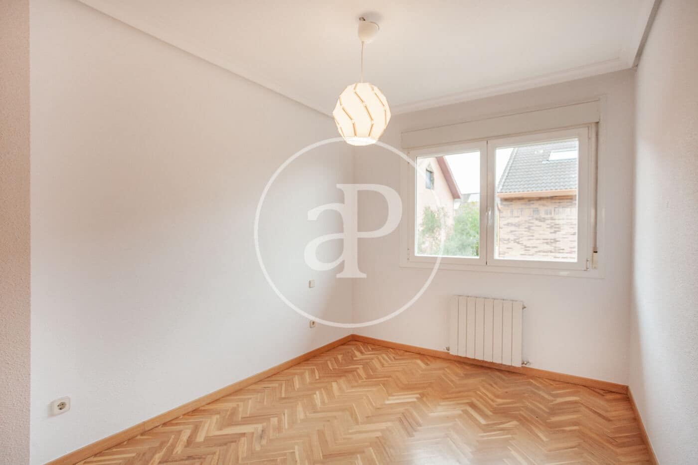 5 bedroom Villa for rent in Madrid city with garage - € 2,800 (Ref: 9861879)