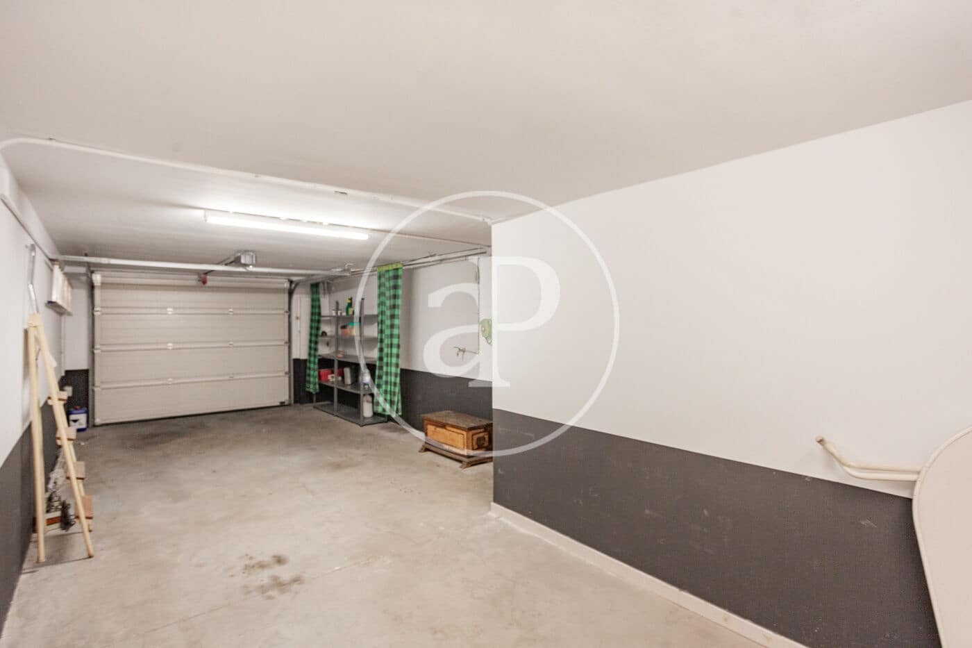 5 bedroom Villa for rent in Madrid city with garage - € 2,800 (Ref: 9861879)
