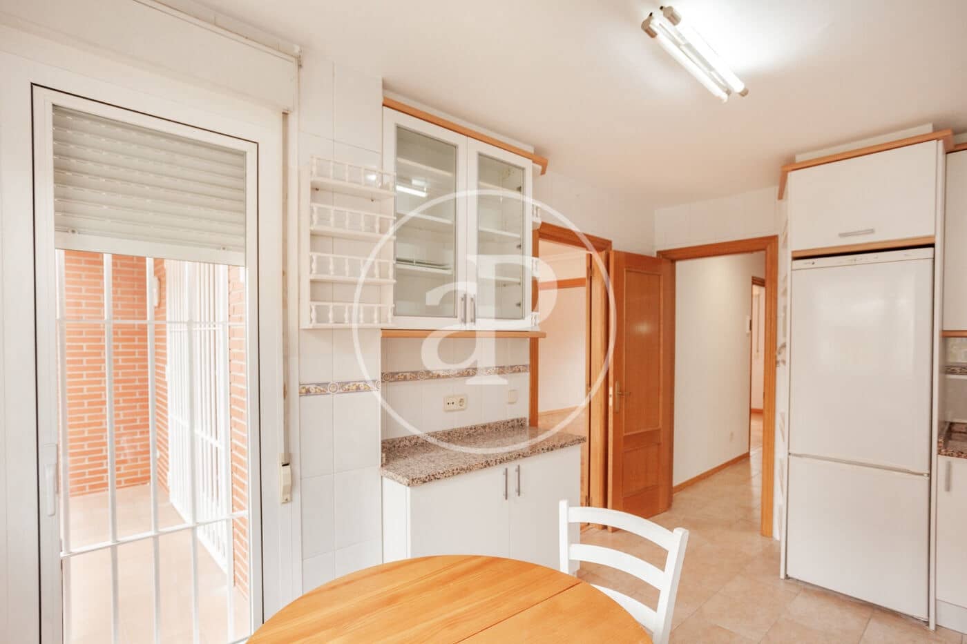5 bedroom Villa for rent in Madrid city with garage - € 2,800 (Ref: 9861879)