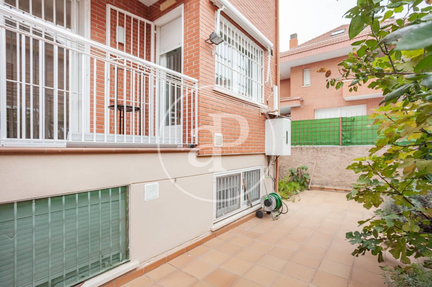 5 bedroom Villa for rent in Madrid city with garage - € 2,800 (Ref: 9861879)
