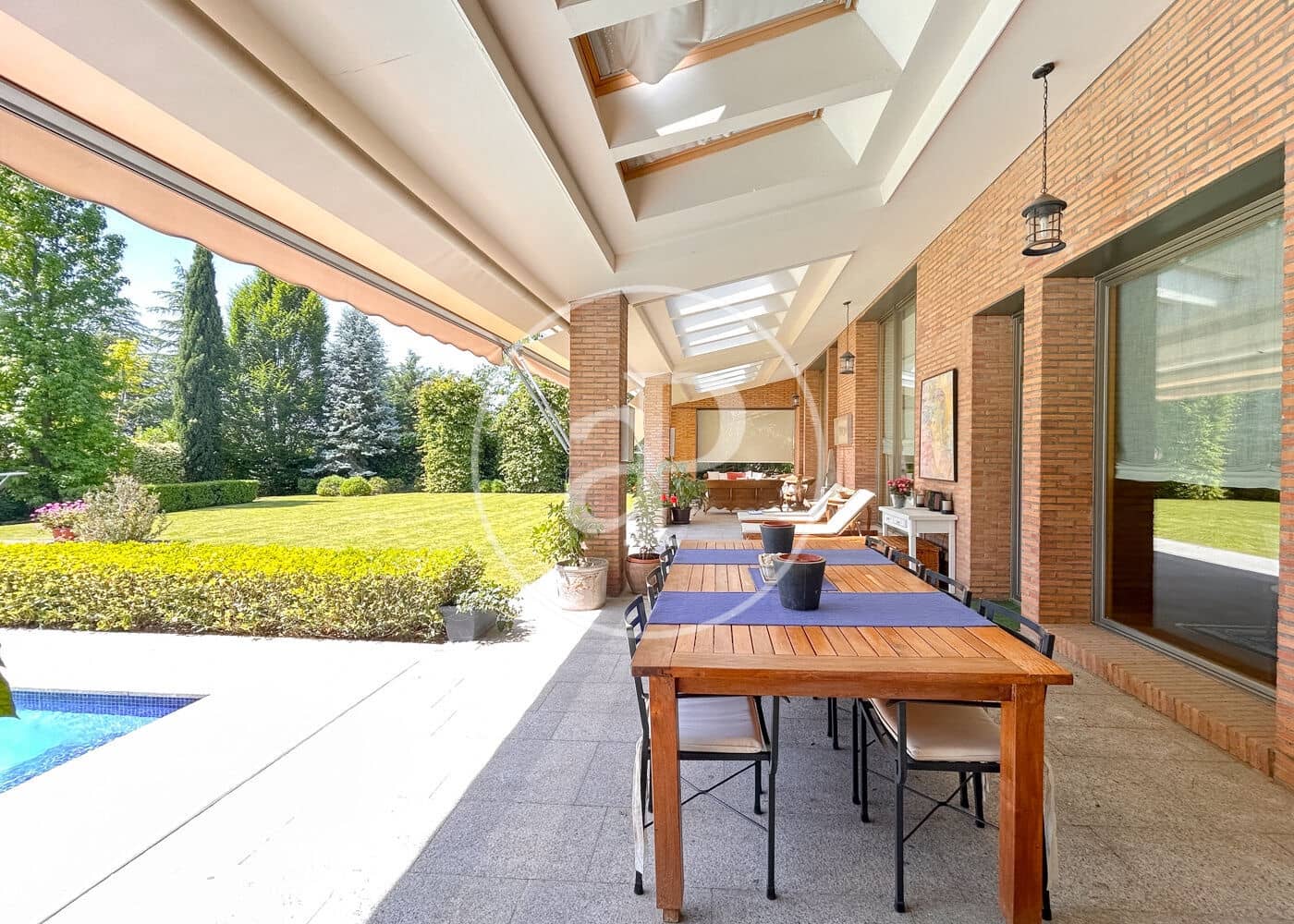 5 bedroom Villa for sale in Pozuelo de Alarcon - € 4,100,000 (Ref: 9861880)