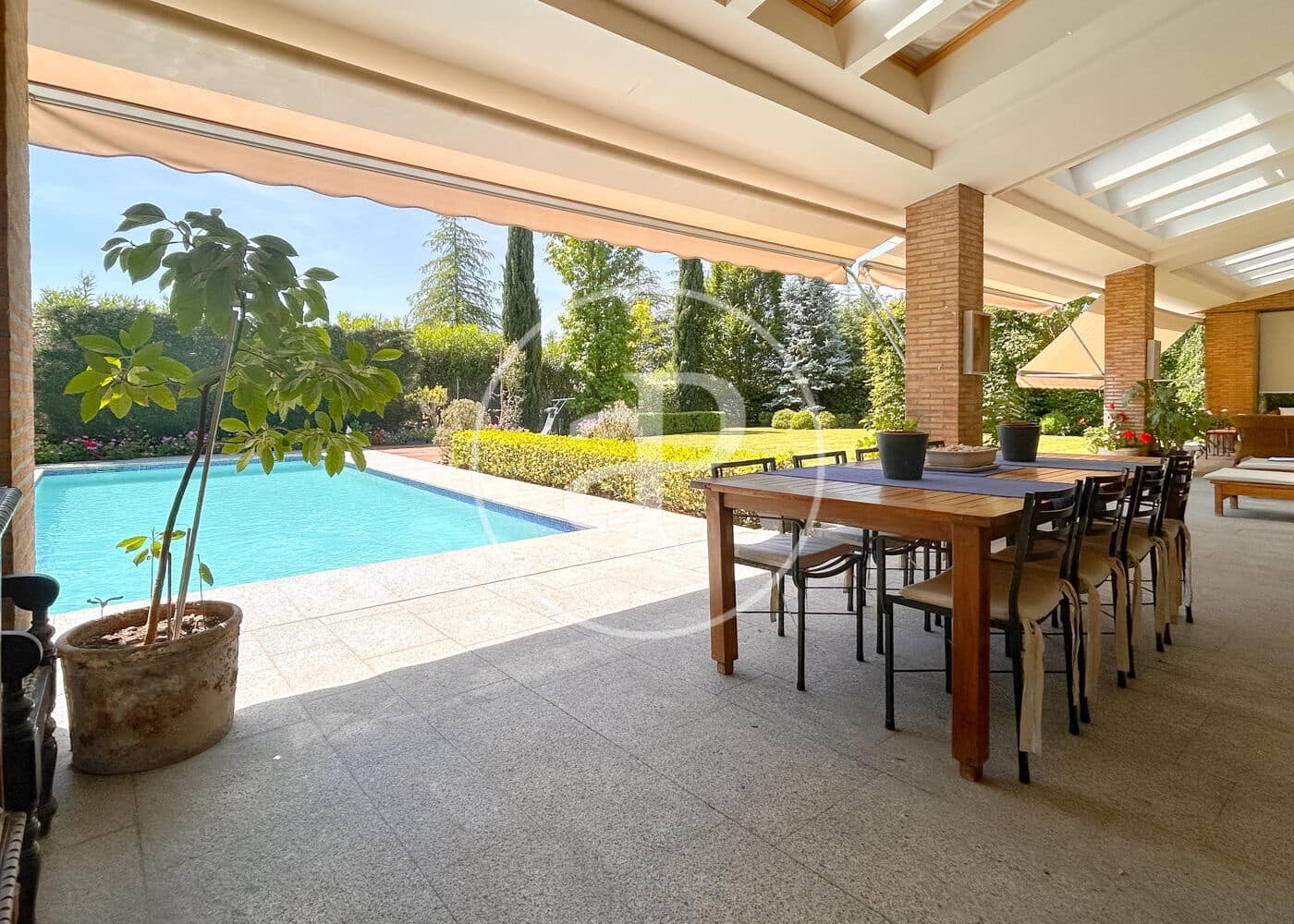 5 bedroom Villa for sale in Pozuelo de Alarcon - € 4,100,000 (Ref: 9861880)