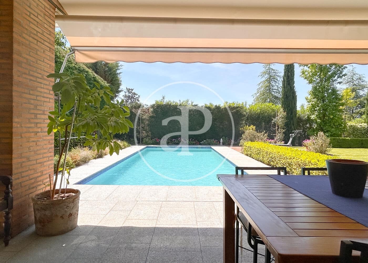 5 bedroom Villa for sale in Pozuelo de Alarcon - € 4,100,000 (Ref: 9861880)