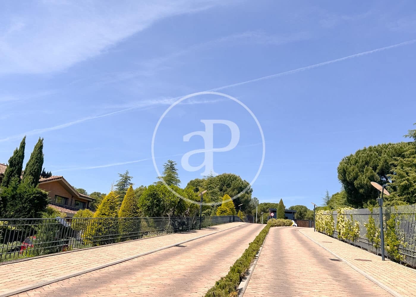 5 bedroom Villa for sale in Pozuelo de Alarcon - € 4,100,000 (Ref: 9861880)