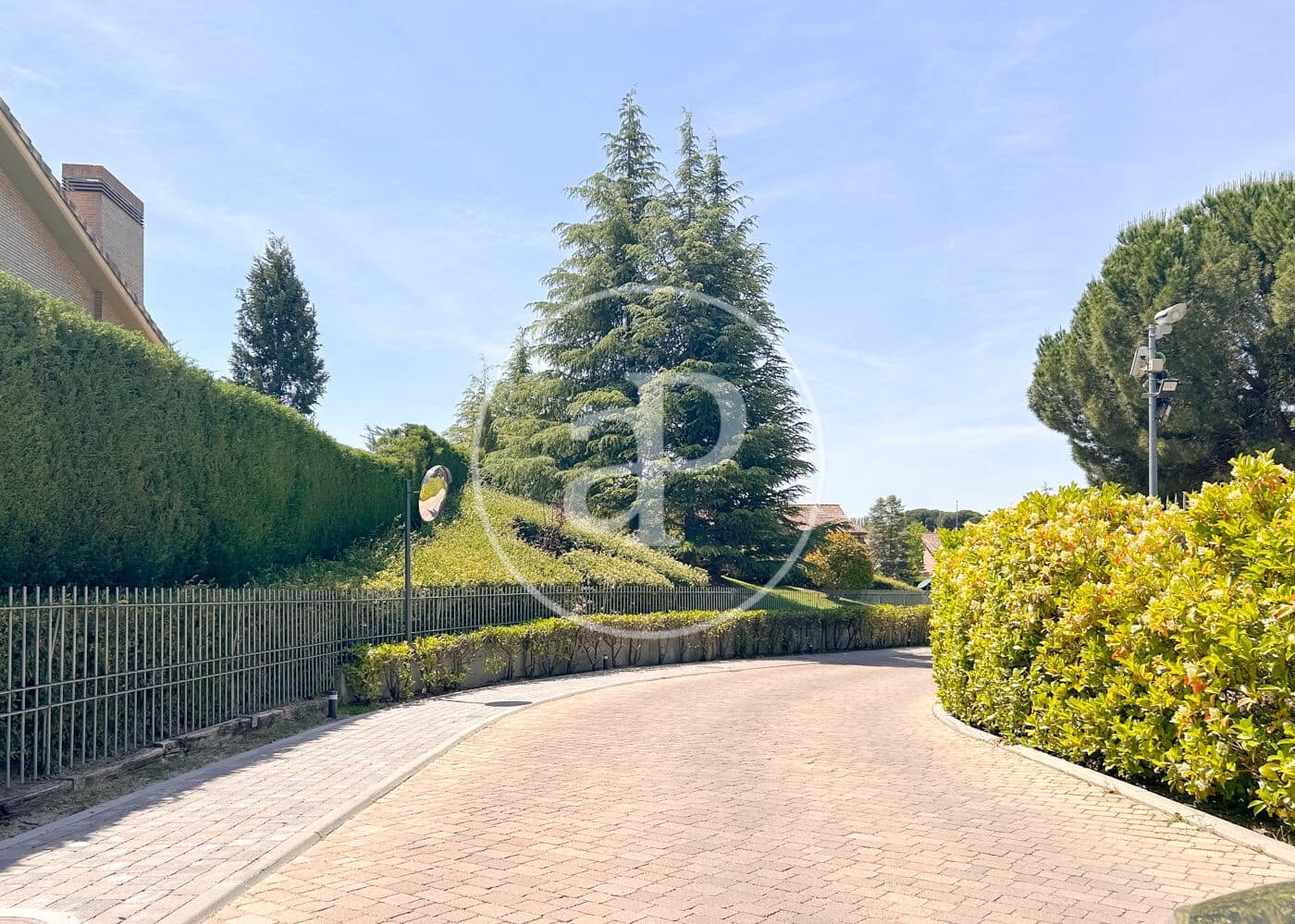 5 bedroom Villa for sale in Pozuelo de Alarcon - € 4,100,000 (Ref: 9861880)