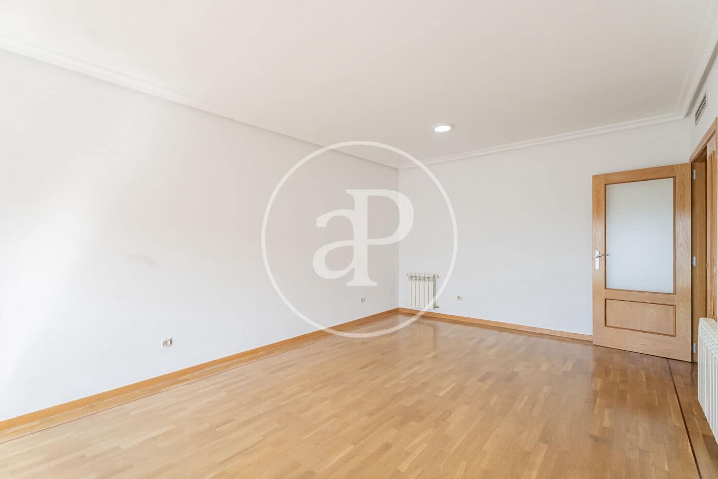 2 bedroom Apartment for rent in Madrid city with pool garage - € 1,850 (Ref: 9861883)