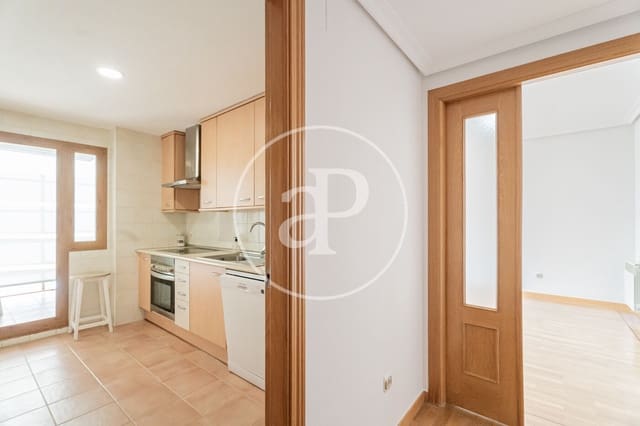 2 bedroom Apartment for rent in Valverde, Madrid city with pool garage - € 1,850 (Ref: 9861883)