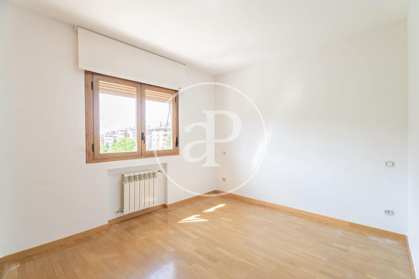 2 bedroom Apartment for rent in Madrid city with pool garage - € 1,850 (Ref: 9861883)