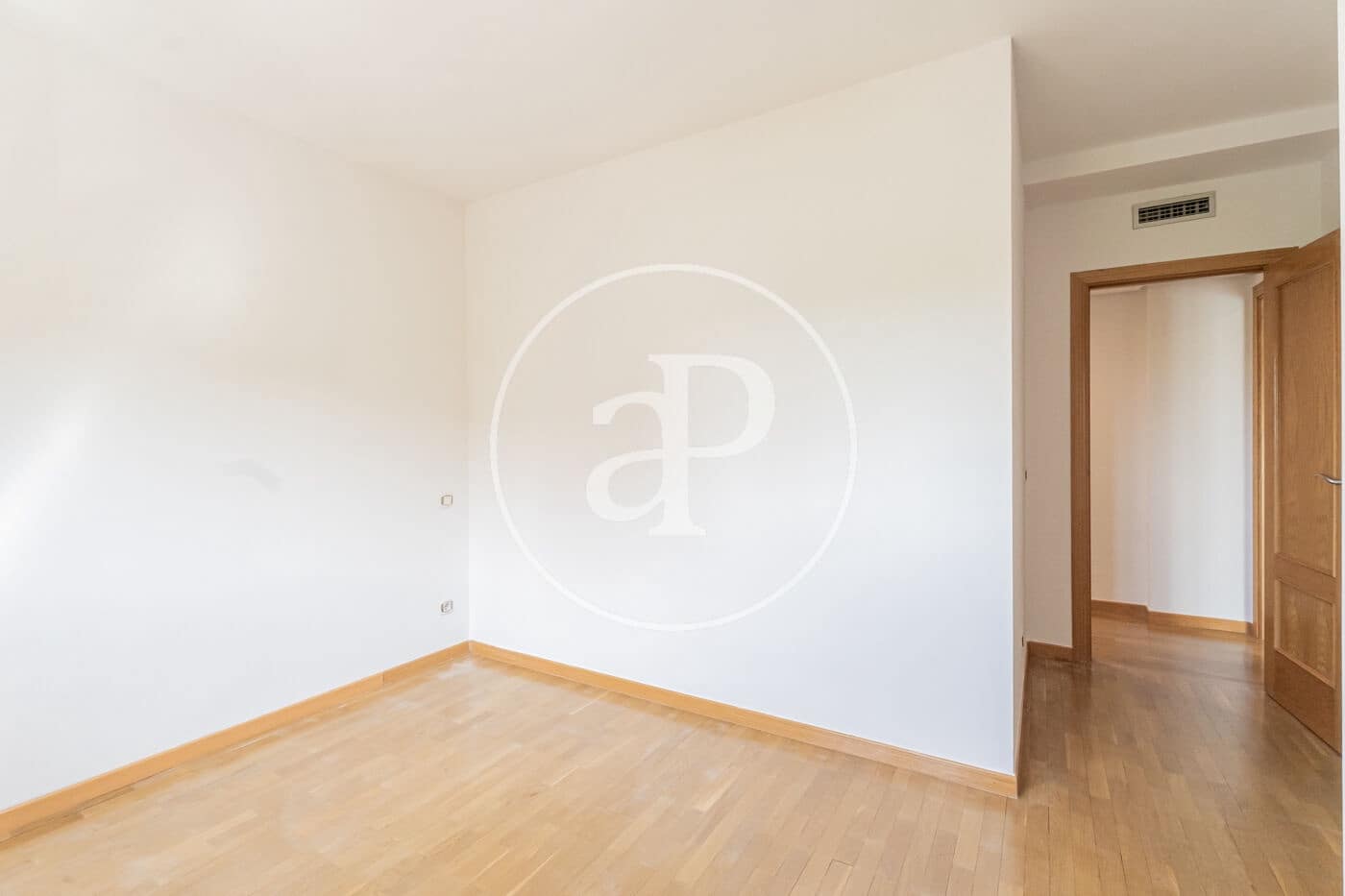 2 bedroom Apartment for rent in Madrid city with pool garage - € 1,850 (Ref: 9861883)