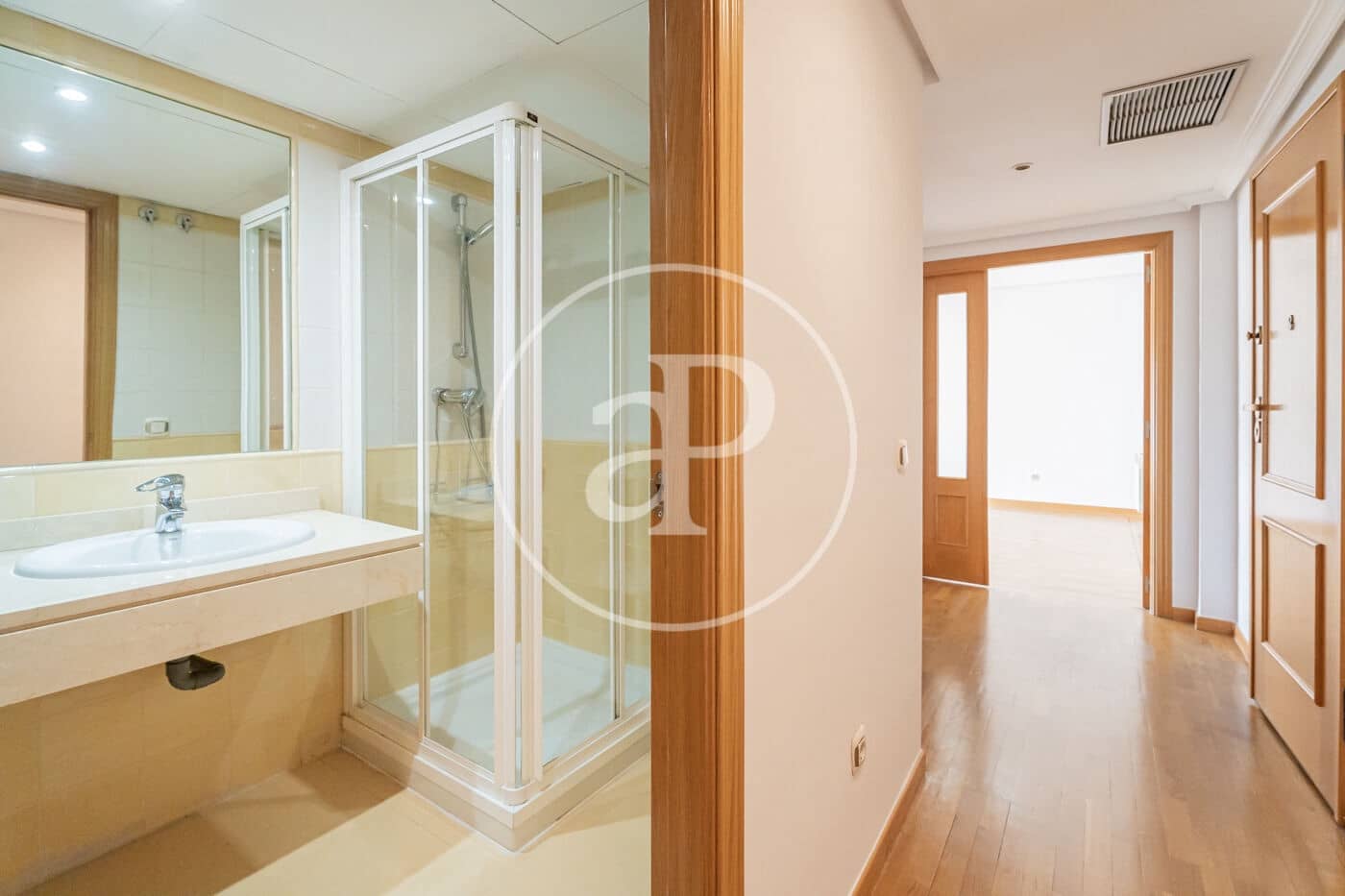 2 bedroom Apartment for rent in Madrid city with pool garage - € 1,850 (Ref: 9861883)