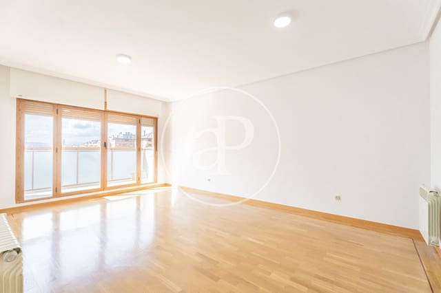 2 bedroom Apartment for rent in Valverde, Madrid city with pool garage - € 1,850 (Ref: 9861883)